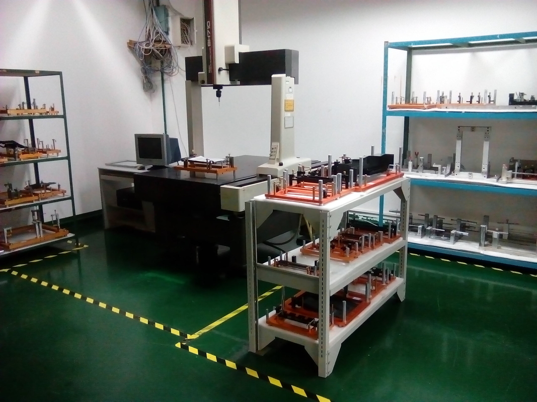 service en plastique sur un seul point de vente de moulage par injection d'offre de DF-moule et de bâti de plastique de Chine