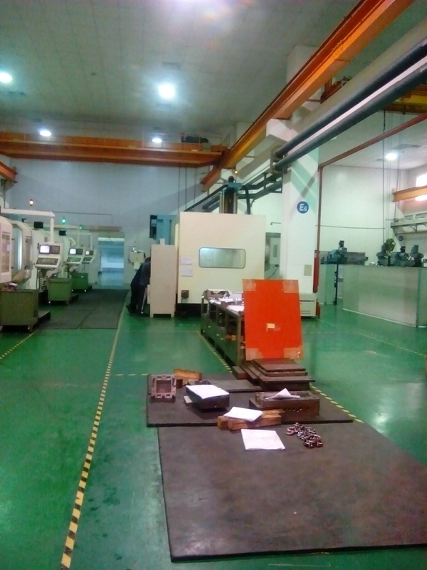 service en plastique sur un seul point de vente de moulage par injection d'offre de DF-moule et de bâti de plastique de Chine