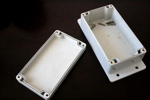 Choisissez/pièce moulé par injection en plastique multi de cavité, boîtier en plastique adapté aux besoins du client